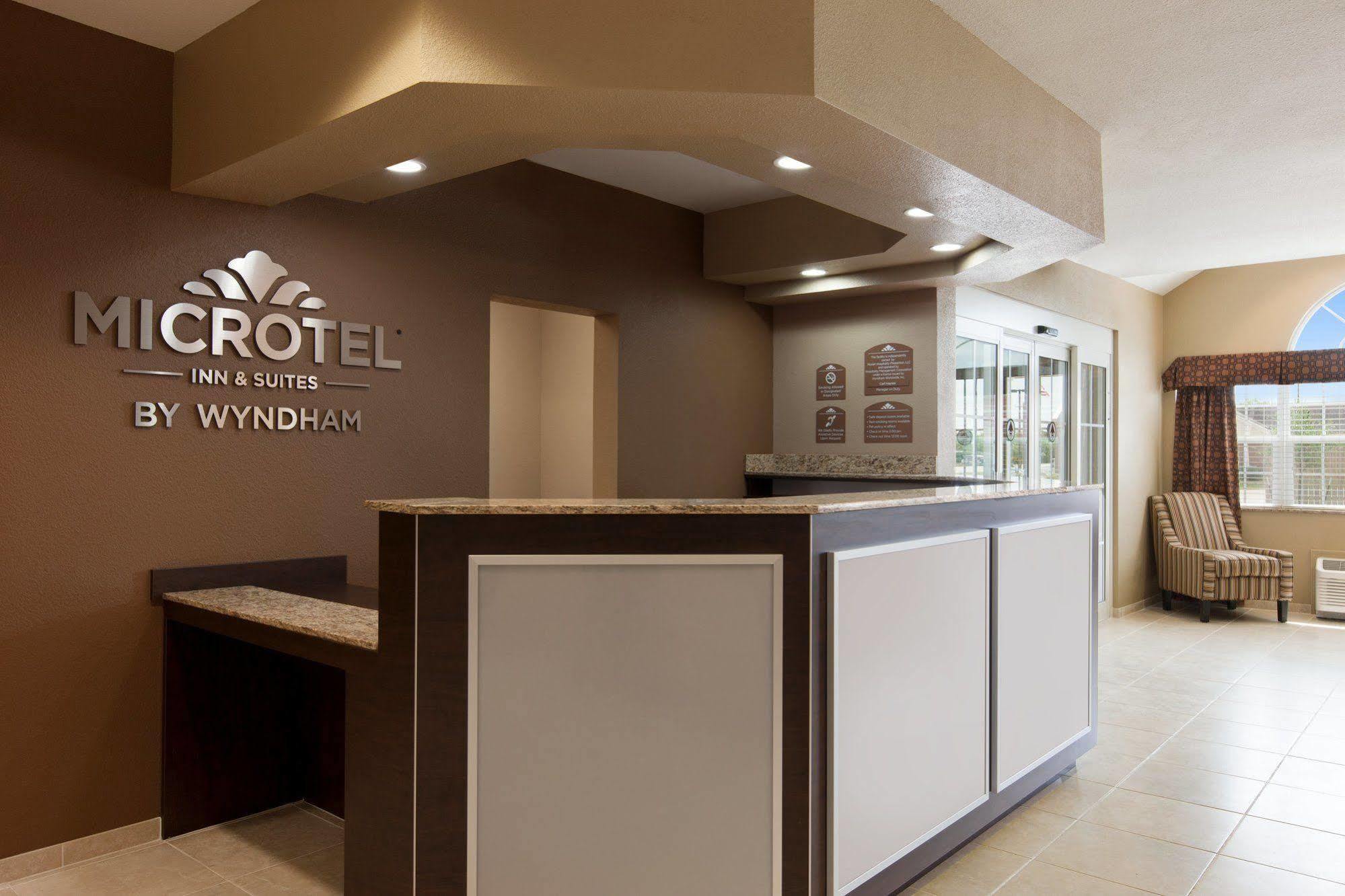 Microtel Inn & Suites Pleasanton Exterior photo